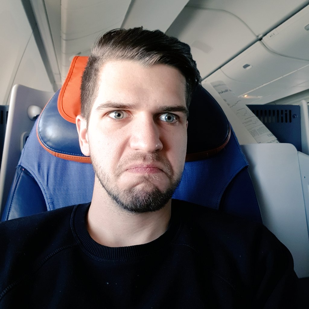 RuslanUsachev's tweet photo. Когда летишь в бизнес-классе @aeroflot и решил заглянуть под сиденье. https://t.co/roqjvkwvz3