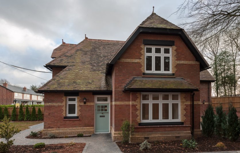 JRBWindows's tweet image. New meranti doors we supplied for @AppletreeEstate project are now fitted and they look amazing! Photos by @AppletreeEstate .