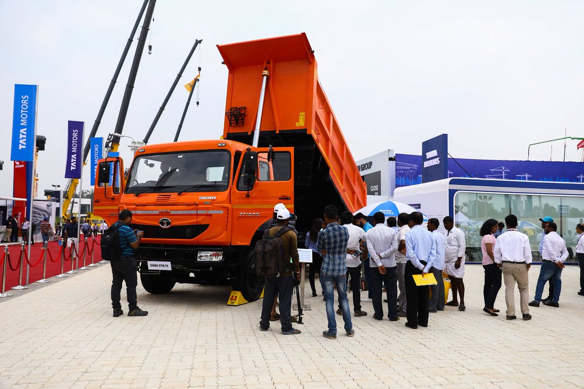 TataMotors's tweet photo. #TMLBuildToLead Day 3 of  #EXCON2K2017 https://t.co/00umcSP543