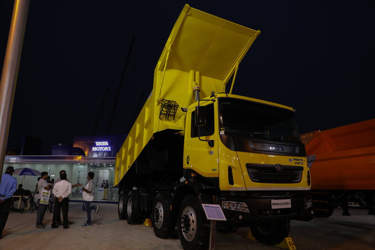 TataMotors's tweet photo. #TMLBuildToLead Day 3 of  #EXCON2K2017 https://t.co/00umcSP543