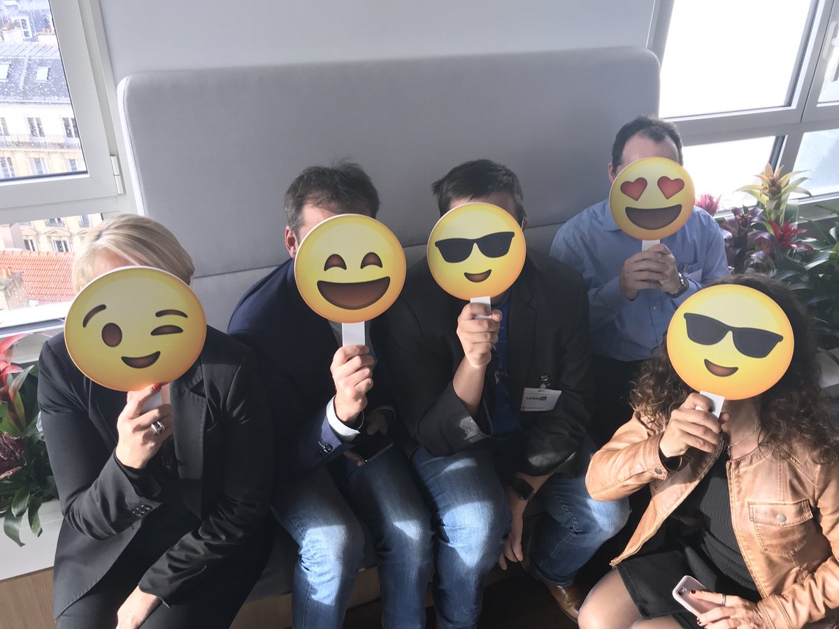 InformatiqueBP's tweet photo. #AmbBPCE | Nos ambassadeurs se sentent un peu bizarre aujourd’hui. Il devait y avoir quelque-chose dans le café... https://t.co/3JZwR3Wtzj