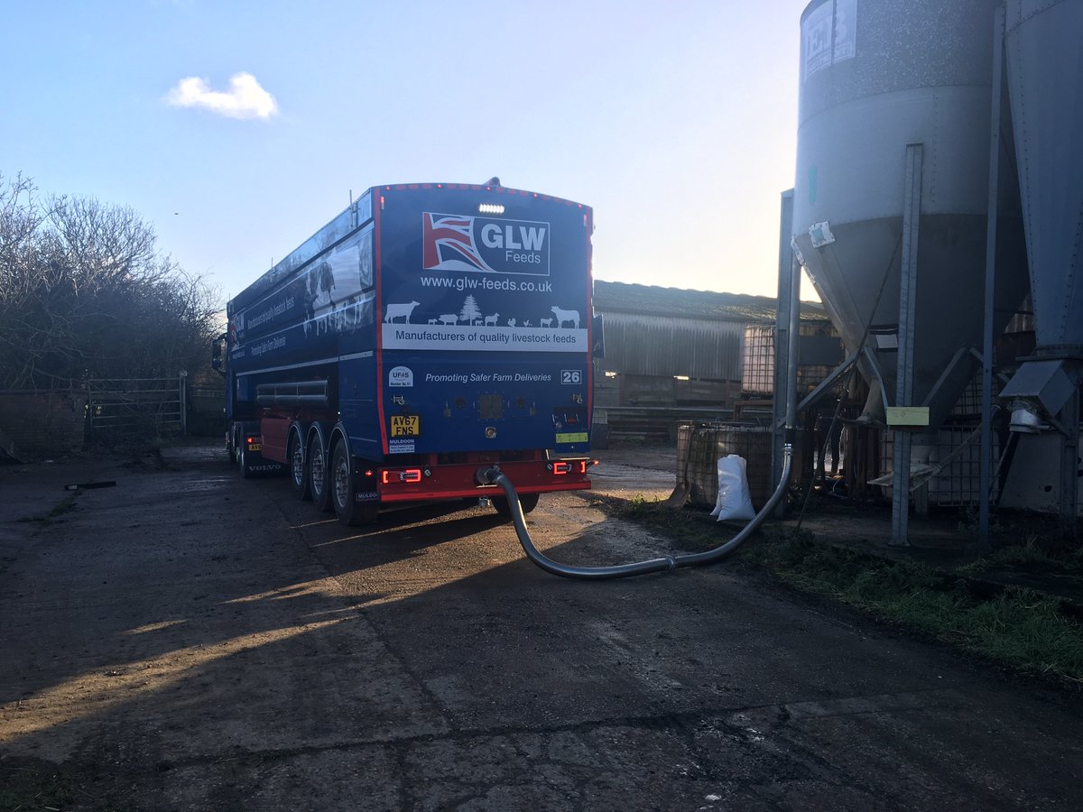 MuldoonTS's tweet photo. Thank you to GLW Feeds Limited who have just taken delivery of their first NT Series Bulk Blowing Trailer.  This trailer weighs an impressive 7.2T with a payload of over 28T. 
#Muldoon #BulkBlower #Trailer #NTSERIES #HappyFriday #GLWFeeds #HardWork #WeLoveWhatWeDo https://t.co/0dCfAh0R1W