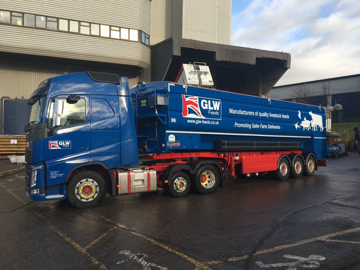 MuldoonTS's tweet photo. Thank you to GLW Feeds Limited who have just taken delivery of their first NT Series Bulk Blowing Trailer.  This trailer weighs an impressive 7.2T with a payload of over 28T. 
#Muldoon #BulkBlower #Trailer #NTSERIES #HappyFriday #GLWFeeds #HardWork #WeLoveWhatWeDo https://t.co/0dCfAh0R1W