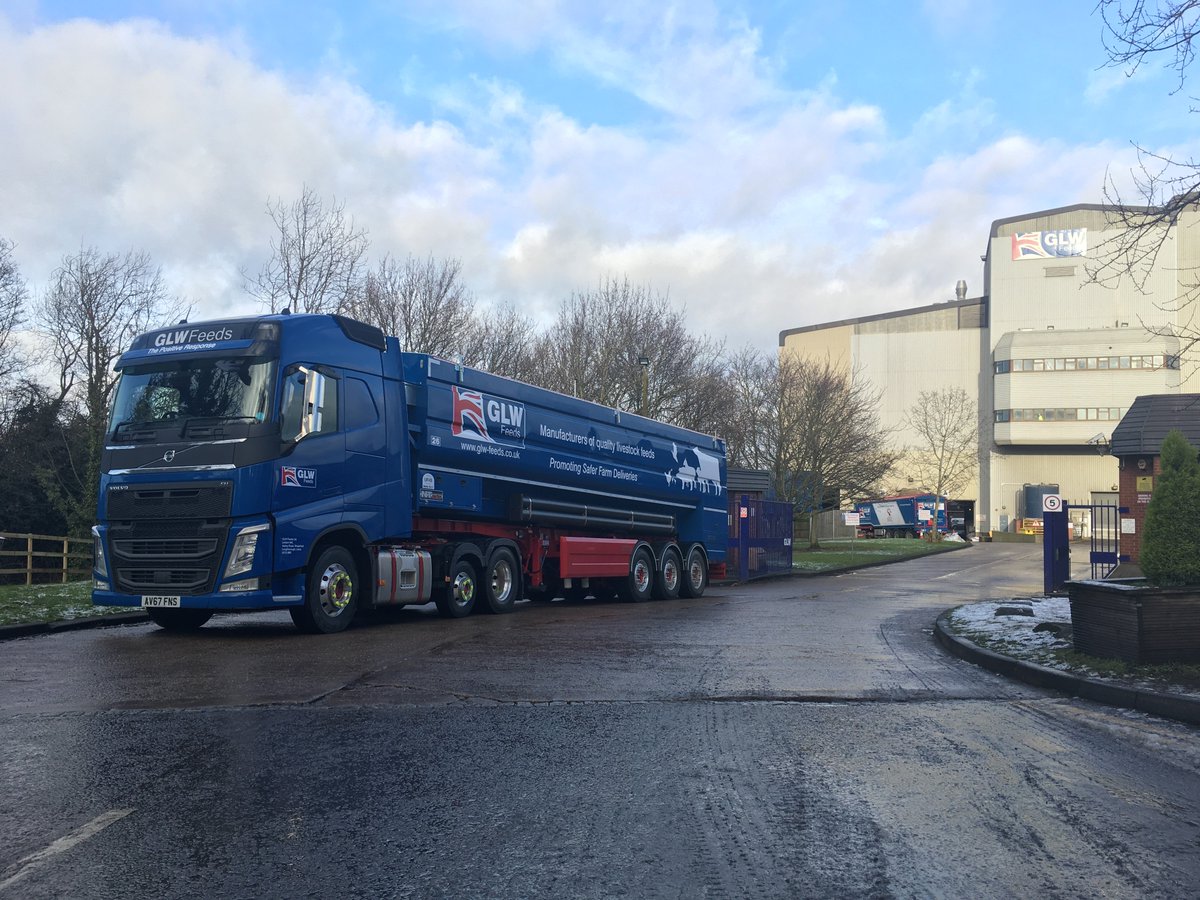 MuldoonTS's tweet photo. Thank you to GLW Feeds Limited who have just taken delivery of their first NT Series Bulk Blowing Trailer.  This trailer weighs an impressive 7.2T with a payload of over 28T. 
#Muldoon #BulkBlower #Trailer #NTSERIES #HappyFriday #GLWFeeds #HardWork #WeLoveWhatWeDo https://t.co/0dCfAh0R1W