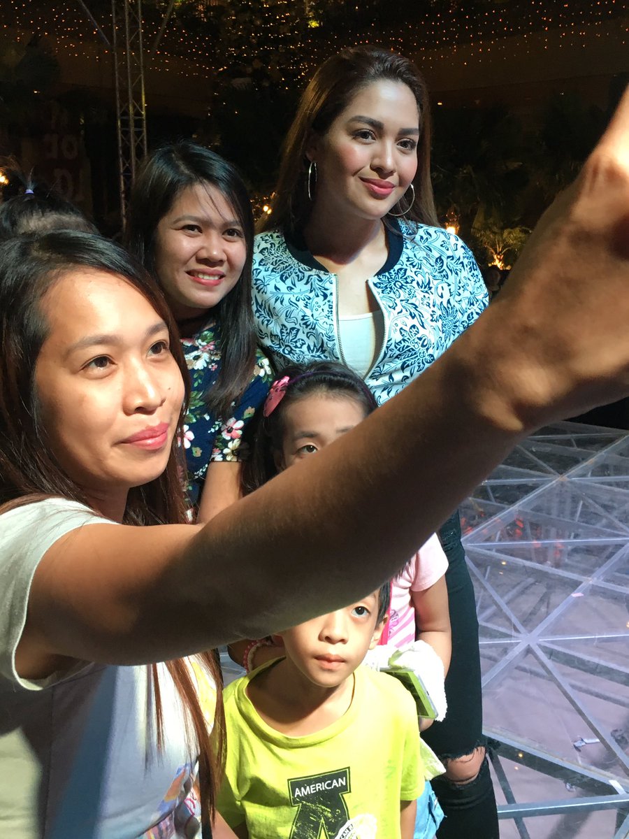 RegalFilms's tweet photo. Jane Oineza is the darling of the crowd! #HauntedForest10DaysToGo https://t.co/AOB1SmlATA