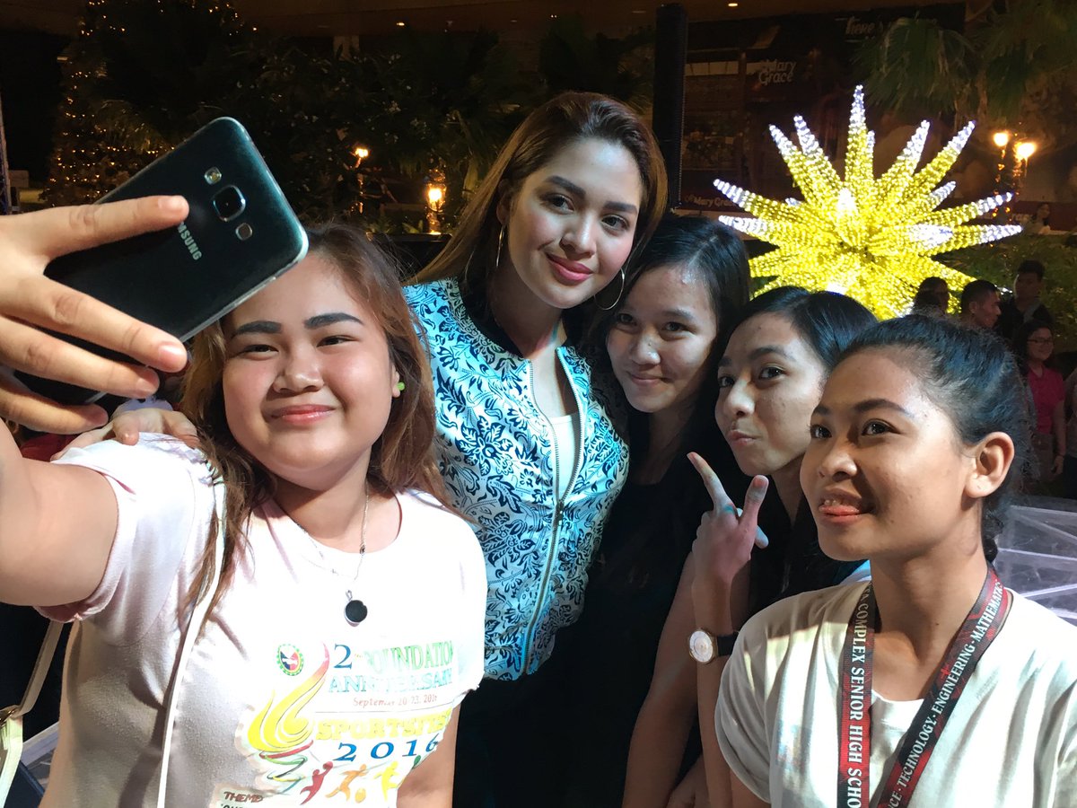 RegalFilms's tweet photo. Jane Oineza is the darling of the crowd! #HauntedForest10DaysToGo https://t.co/AOB1SmlATA
