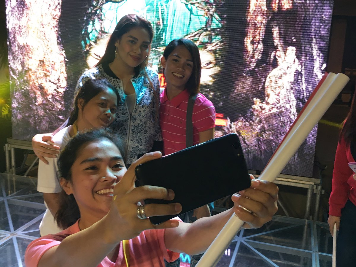 RegalFilms's tweet photo. Jane Oineza is the darling of the crowd! #HauntedForest10DaysToGo https://t.co/AOB1SmlATA