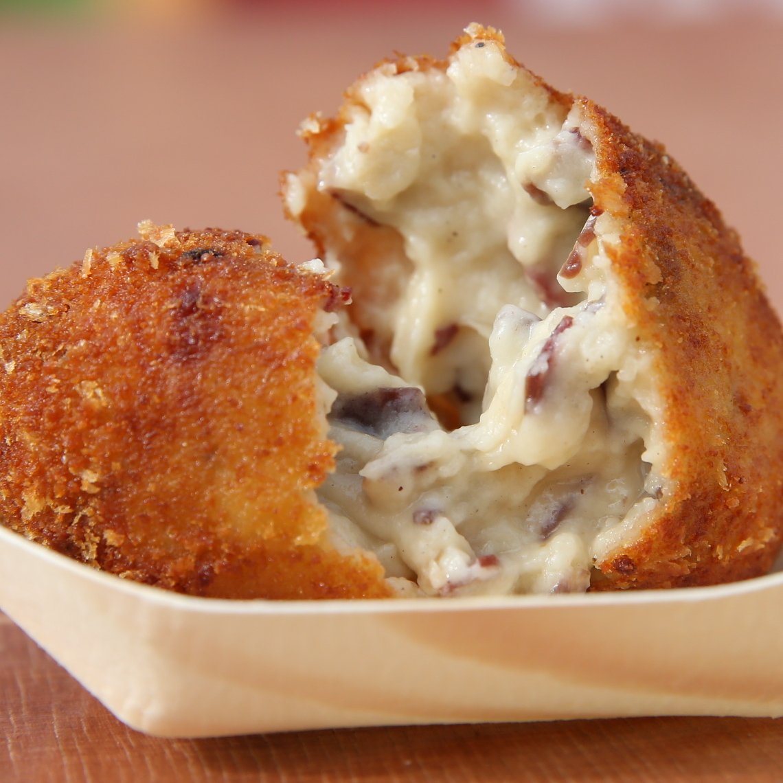 lascremositas's tweet photo. ¡Cuenta atrás para las comidas y cenas de #Navidad! ⛄🎅 🎄Aún estáis a tiempo de hacer vuestros pedidos de #cremositas para los días 24 y 25 de diciembre. ¡Croquetas de autor y gourmet para todos! https://t.co/40L79pLzwz https://t.co/BmwAhb6Cdg