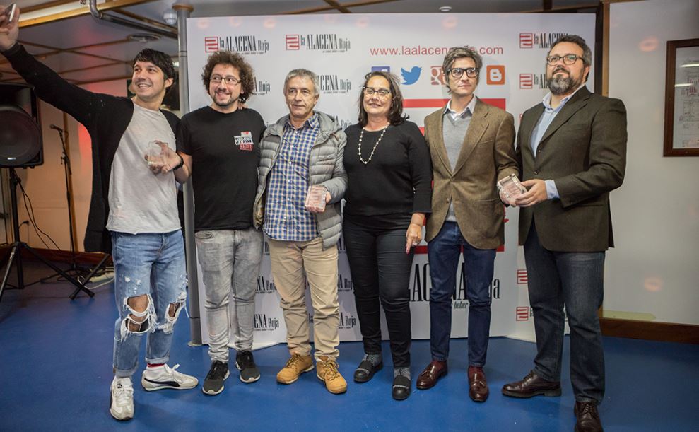 do_artesanato's tweet photo. Muy orgullosos de recibir el premio "Los mejores" de 2017 de @laALACENARoja en la categoría de "Del viajar" https://t.co/bZrNPBF26E https://t.co/bAJq3kHqNI