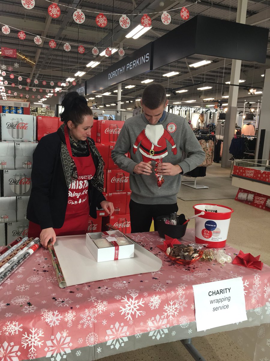 krystygill's tweet photo. Charity gift wrapping service in @tesco Slough today @jlingard1989 @avnindermookar1 @NeeruBadyal2017 @connorhh04 https://t.co/8ZRYr5lLJ0