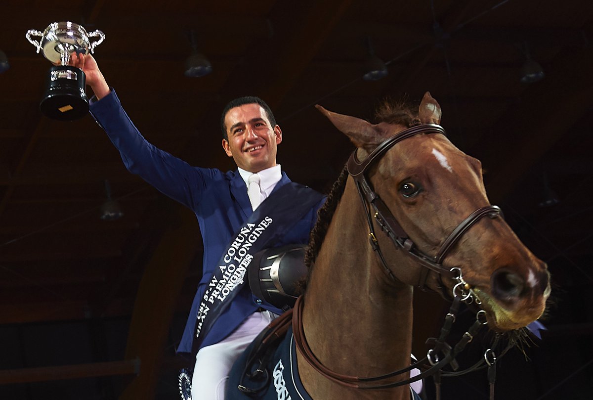 En menos de una hora comienza el GP #Longines en <a href="/teledeporte/">Teledeporte</a> ⏰📺 
Sameh El Dahan triunfó en una de las pruebas más importantes del #CSICasasNovas > ow.ly/dUFx30hf9Tm #Teledeporte