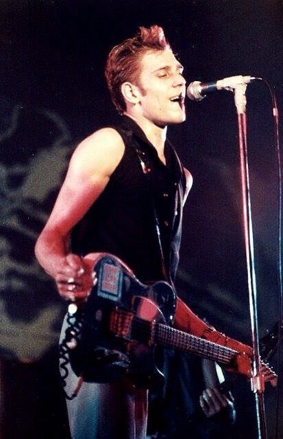 HOLY SHIT HAPPY BIRTHDAY PAUL SIMONON! 