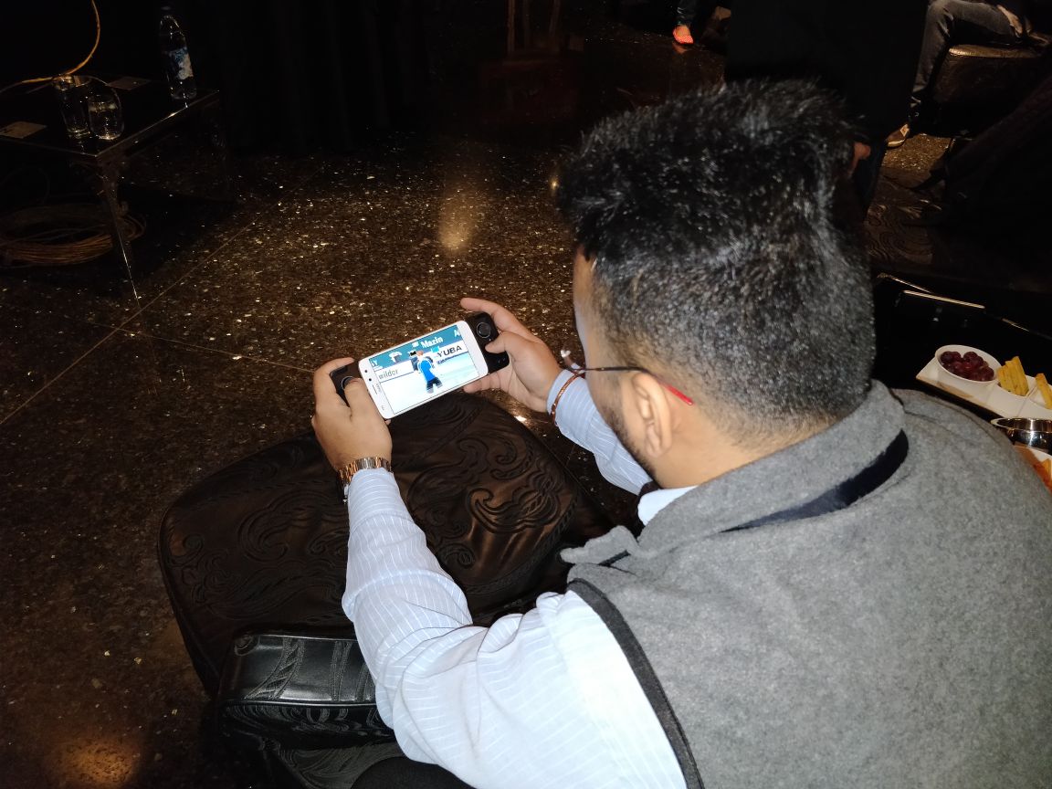 motorolaindia's tweet photo. Aaaand we are all busy checking out the new #GamepadMod snapped onto the #MotoZ2Play! #UpUpgrade https://t.co/KXXfMFQmMj