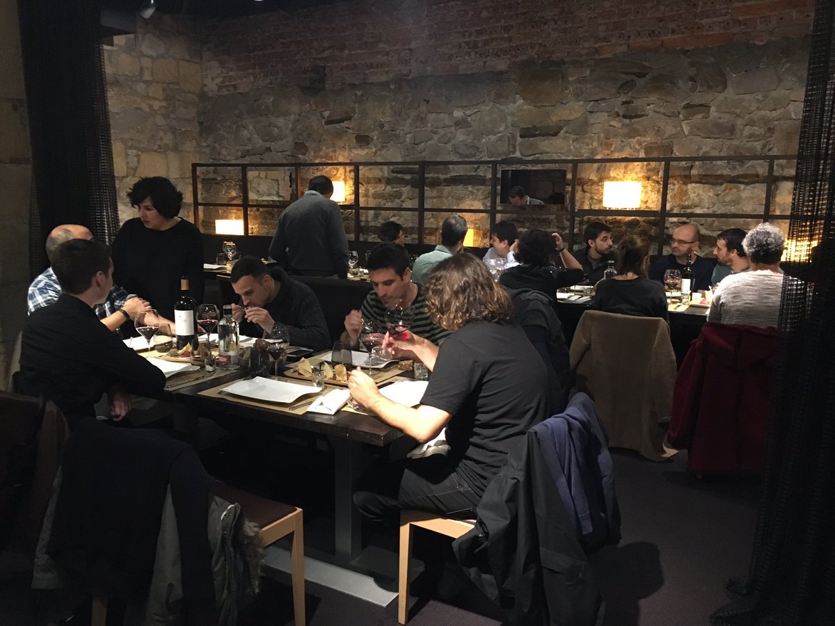 TrekkingDigital's tweet photo. 2017 ha sido un gran año. Hemos sufrido, pero también hemos crecido. Ahora que somos 25, las comidas de navidad empiezan a ser divertidas. ¡Disfrutando de lo lindo en el @BaiBascook ! https://t.co/ZCn0MIF4aW