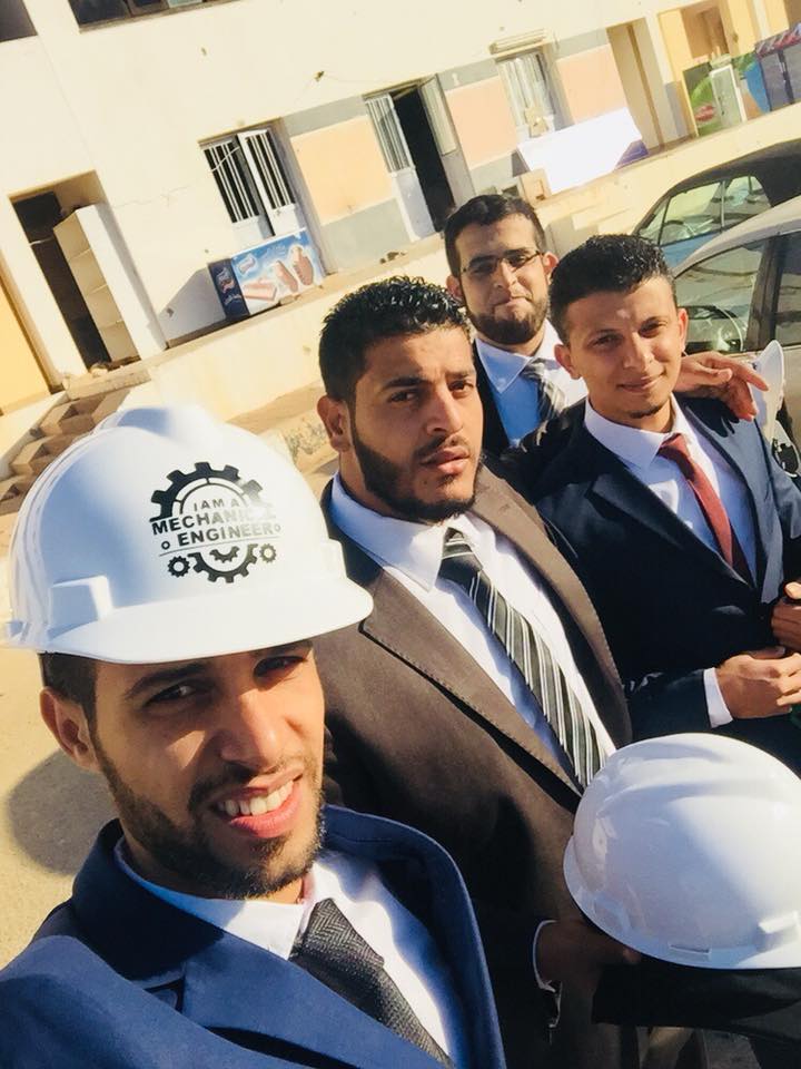 Salem_3SHBA's tweet photo. finally made it 
💪⚙️👨‍🎓🎓🔧 https://t.co/Tv5d9vjdea