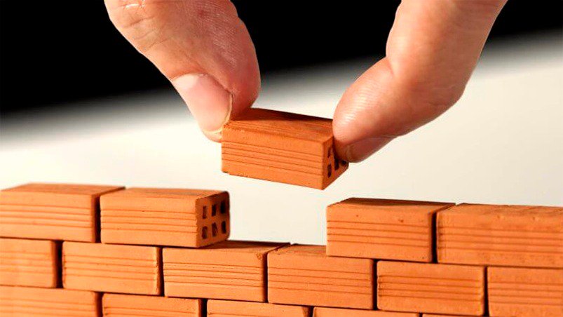 ¿Cuánto demora hacer una casa? Acceder a la vivienda propia en los tiempos pactados es quizás lo más esperado por una familia. 
En la nota de <a href="/marquezasoc/">Márquez & Asociados</a> conocé qué circunstancias pueden atrasar la entrega. goo.gl/FL8d8v