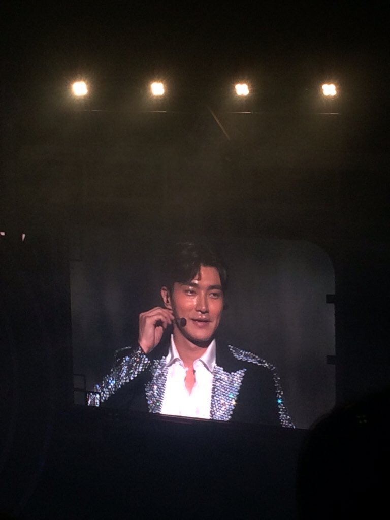 SJF_Siwonest's tweet photo. 171215 #SUPERSHOW7 #SS7inSeoulDay1 SIWON https://t.co/I71efenfnY