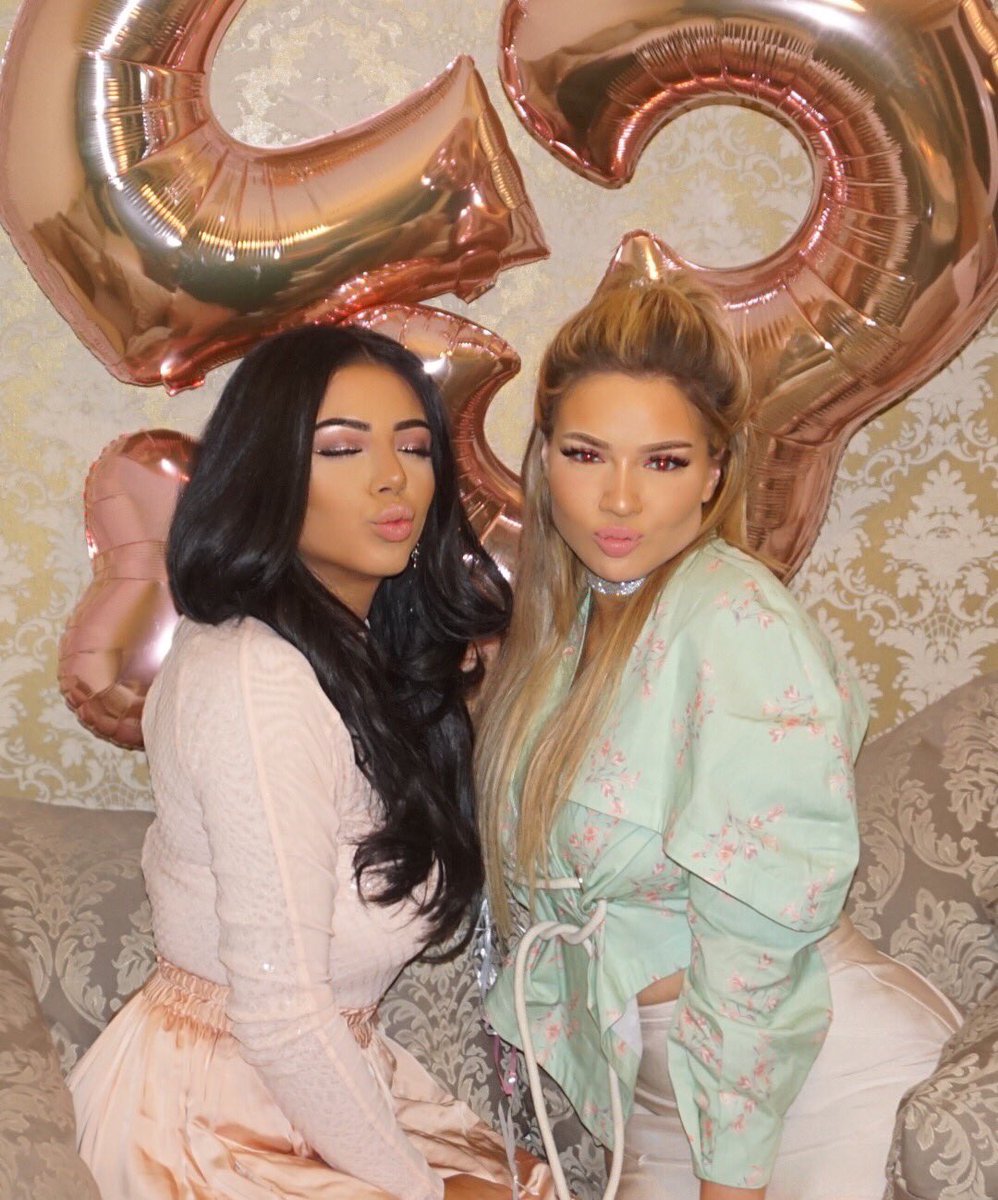 ShirinDavid's tweet photo. That‘s my bestie 😌🎂
Happy birthday babygirl
@niloofariranii ✨
Sagittarius ♐️ &amp; Aries ♈️ = 🔥 https://t.co/9SghZSkTvJ
