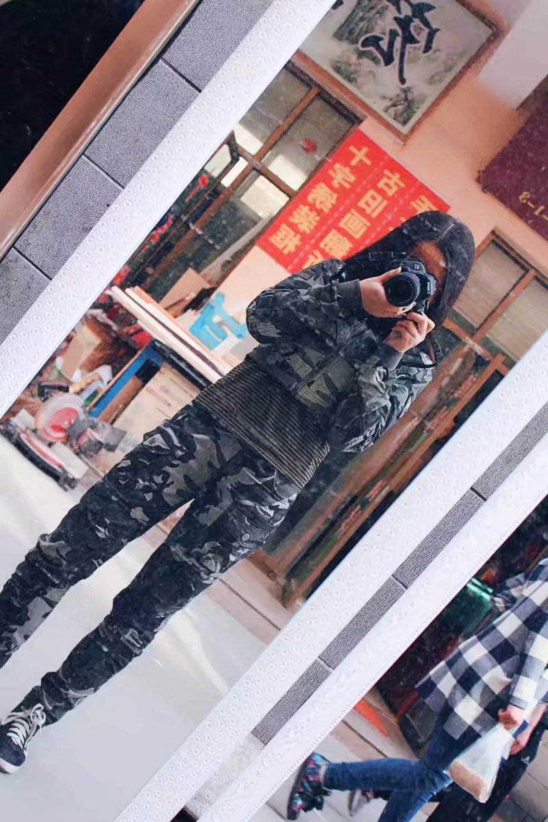 Azadaaa_'s tweet image. BE YOUNG
BE DOPE
BE PROUD