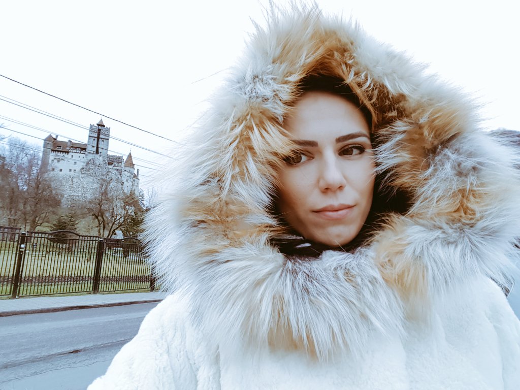 GlamyAnya's tweet photo. Did you ever felt that I am haunting you?That's because I come from Dracula Land👹

Yes, it's cold as fuck but who cares?We were the only ones walking around the castle. Normal ppl are🚘

You go now and binge in my #iWantClips store and warm my ego!And💳 https://t.co/GrnE5U55Zw