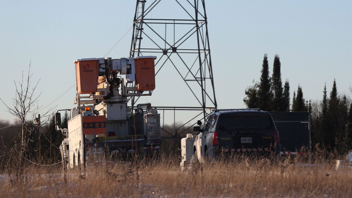 Four dead after Hydro One helicopter crashes near Tweed: ttp://bit.ly/2Bq0bzs https://t.co/3xONnnshqt