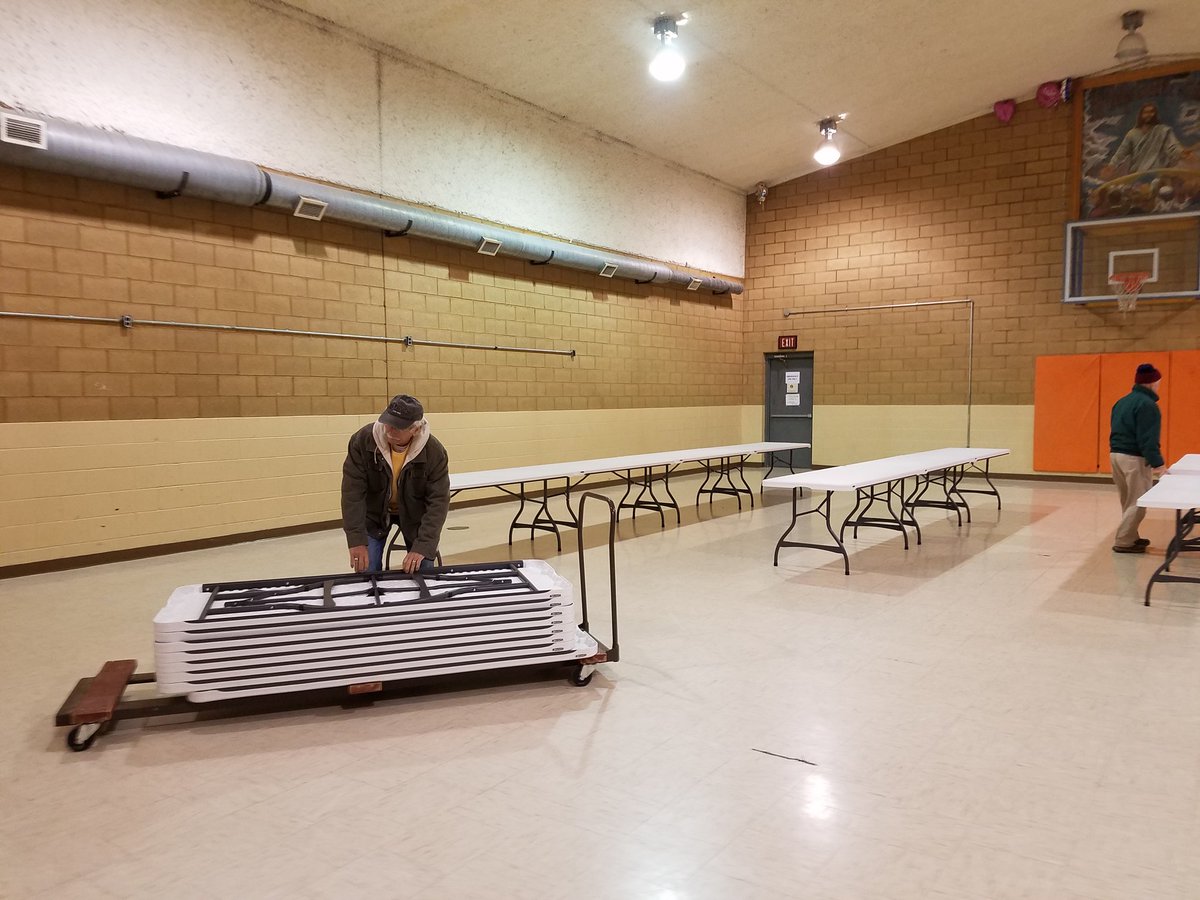 Byesvile_Club's tweet photo. #ByesvilleRotary setting up to fill 200 food baskets for tomorrow. #6690 https://t.co/3cP3B9D2Za