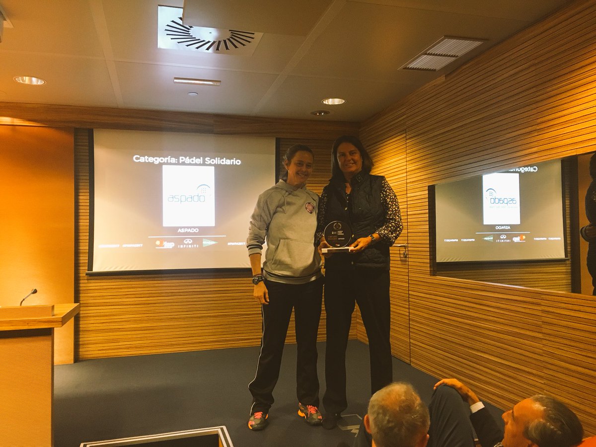 PadelSpain's tweet photo. .  @nekib4 entrega el Premio Pádel Solidario a @padeladaptado 🏆🎾✅ #PWPA2017 https://t.co/LyBeRAL9Zb