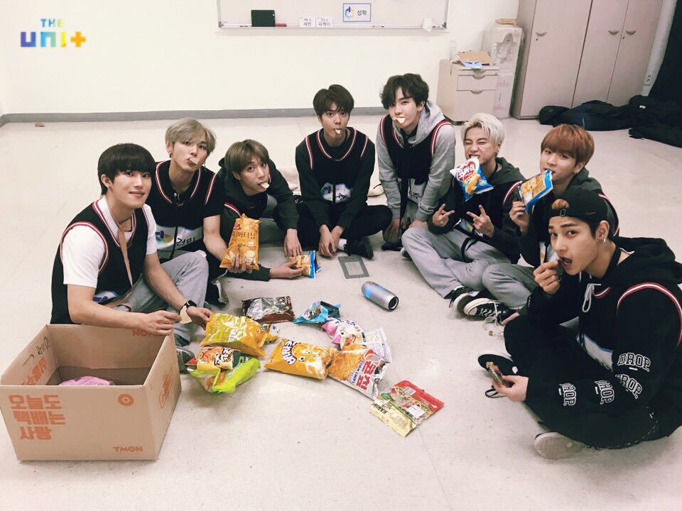 TheUNIT_KBS2017's tweet photo. [📷]합숙소 현장 포토
유닛B 파랑 주황 검정

#더유닛_과자파티 #티몬에서_쏜다 https://t.co/TDawpbquTB