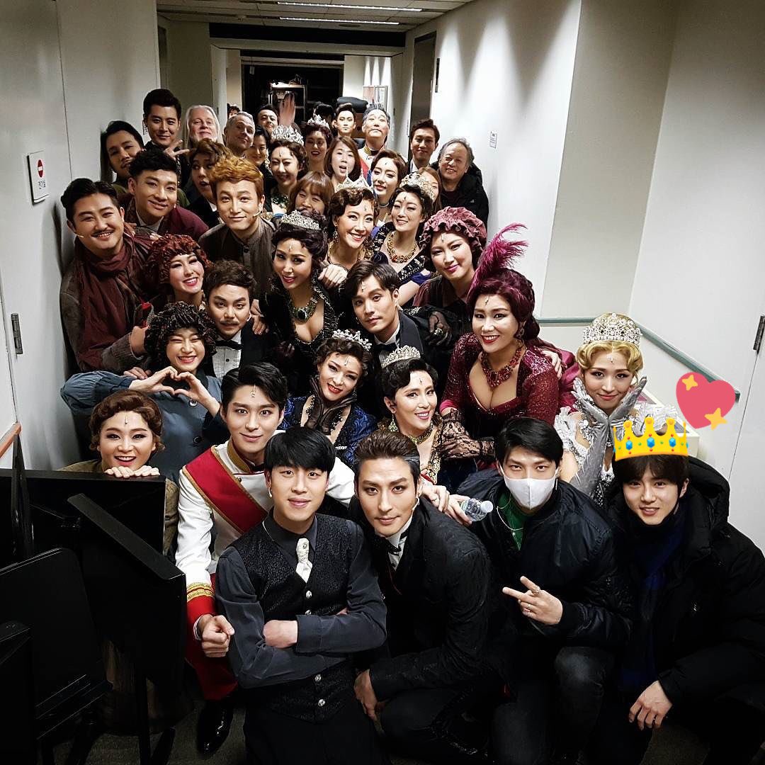 memorywith_suho's tweet photo. 뮤지컬 연습하랴 드라마 촬영하랴 바쁘고 피곤할텐데 더라키 첫공 응원간 준면이의 따뜻한 마음 ㅠㅠ
울 준면이두 화이팅 !! 
💝면돌프 디데이 2일💝 https://t.co/rWwxI1udoG