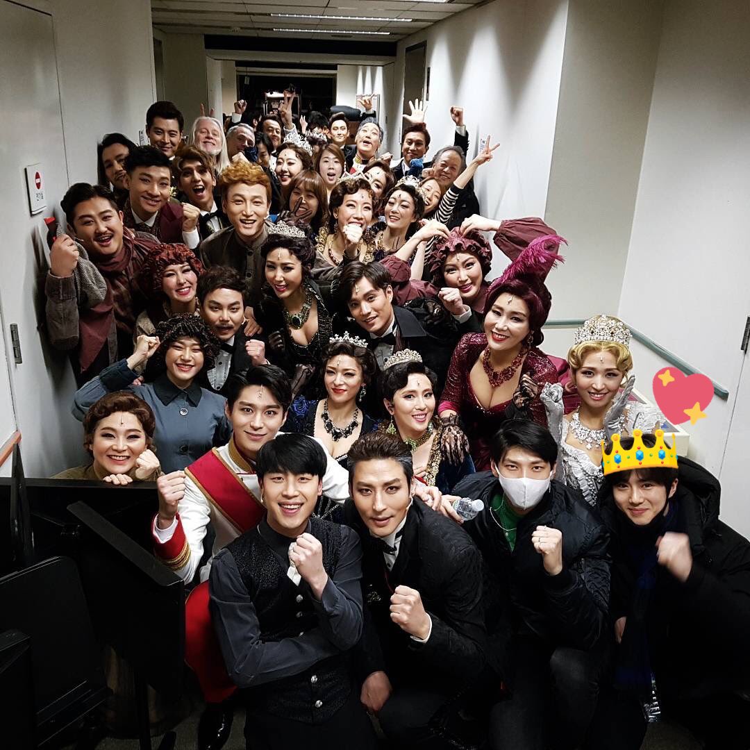 memorywith_suho's tweet photo. 뮤지컬 연습하랴 드라마 촬영하랴 바쁘고 피곤할텐데 더라키 첫공 응원간 준면이의 따뜻한 마음 ㅠㅠ
울 준면이두 화이팅 !! 
💝면돌프 디데이 2일💝 https://t.co/rWwxI1udoG