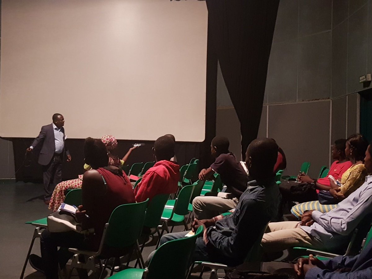 Aleumi23's tweet photo. @242enLive Y a un atelier des métiers à #IFCCONGO venir sa serait déjà bien 😁 #ChezMoiAuCongo  mr Privat Tiburce de @RadioMucodec https://t.co/4lNVccmxC8