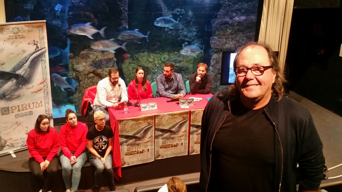 mariodelfueyo's tweet photo. Nel perguapu marcu del Acuariu  na presentación del discu "Spirum" de la Banda de Gaites Villa de Xixón. https://t.co/VlFe2pEvLL