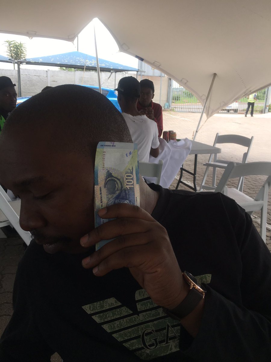 LangaDaSun's tweet image. #paperstacks my nigga just won 😁 @ngwane_phumlani