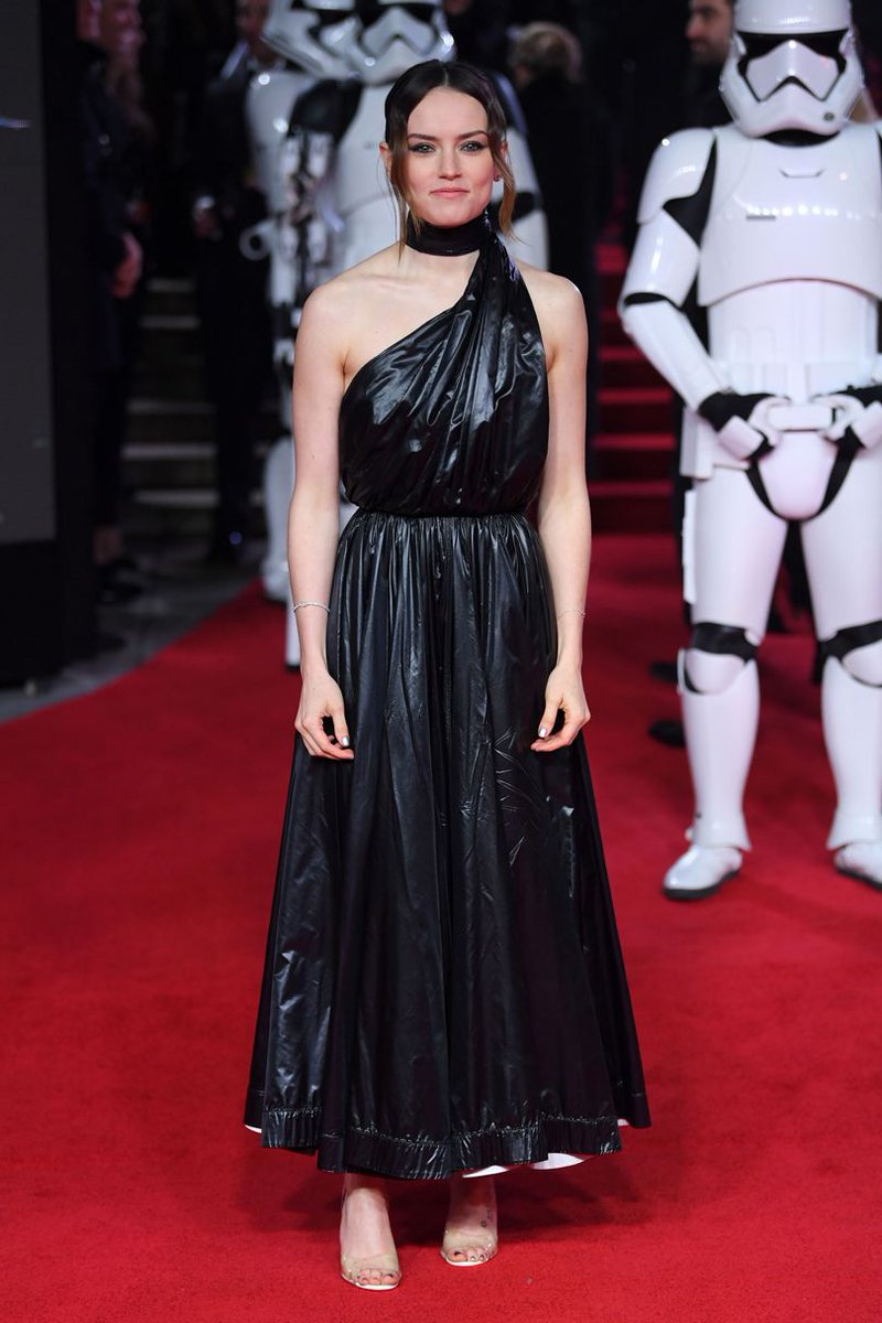 BritishVogue's tweet photo. DID YOU SEE? Daisy Ridley speaks to Vogue about fame, fans and filming @starwars: The Last Jedi - https://t.co/VqlNuYXIW3 https://t.co/5IFq3bY29S