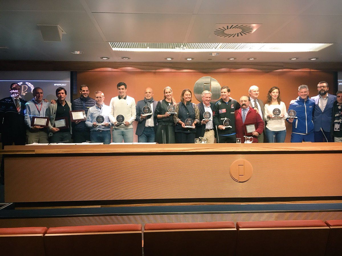 PadelSpain's tweet photo. Terminamos la 3 Edición de los @PadelSpain world Padel Awards! 🎾 muchas gracias por estar con nosotros y Enhorabuena a los premiados 🏆 Hasta el año que viene!! #PWPA2017 https://t.co/eYXm1Ffpeb