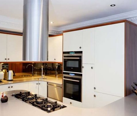 PropertyPP's tweet photo. #PropertyofTheDay is a 2-bedroom apartment in Kings Quay, Eton presented by #WarrenPropertyMatters in Eton.... https://t.co/NghBqGFFmP #PropertyFeatures https://t.co/YDghTYeseD