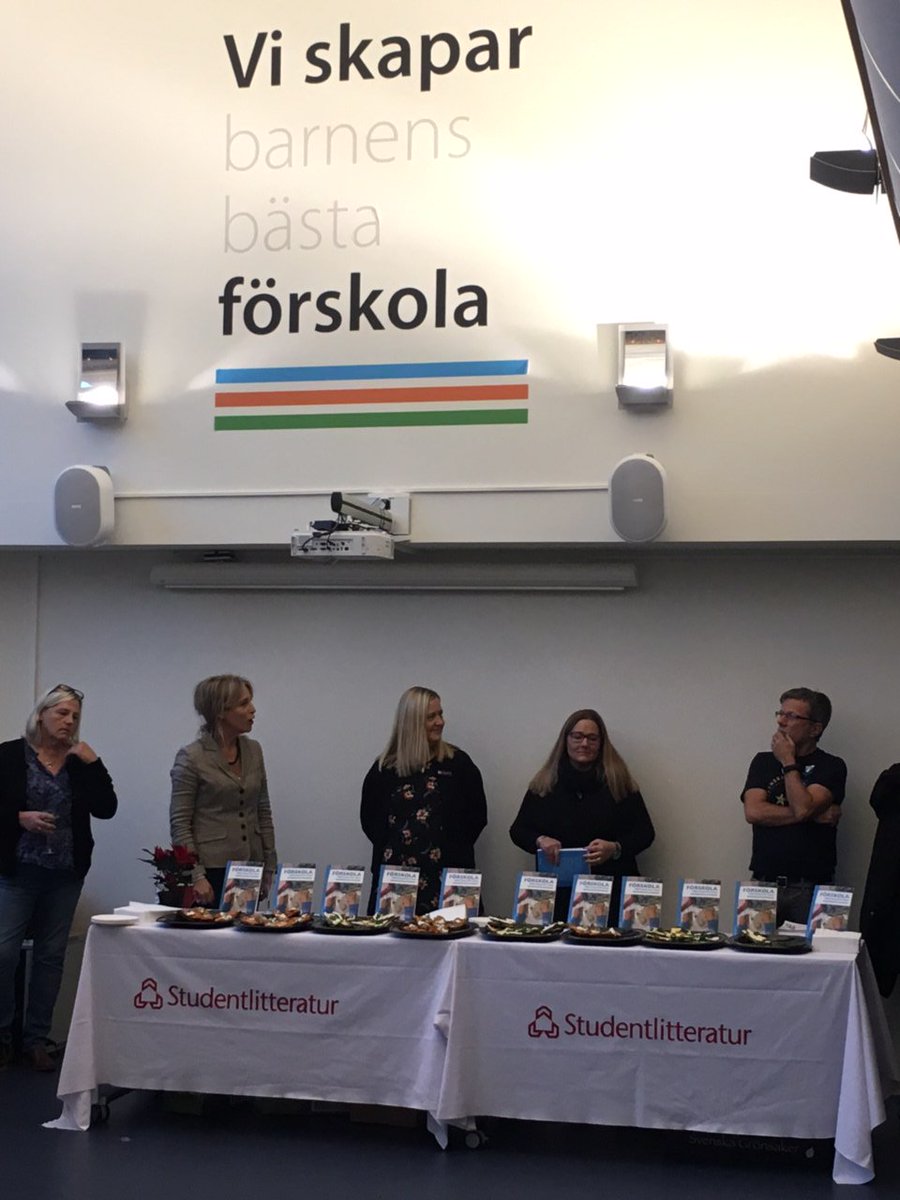 forskoldirektor's tweet photo. Boksläpp! Nu är boken "FÖRSKOLA för kvalitet och meningsskapande" klar. Boken har tagits fram i samarbete mellan sju förskolor i @malmostad och @malmohogskola. Boken belyser vad vetenskaplig grund kan betyda. Spännande läsning att se fram emot! https://t.co/4TaWemK7U1