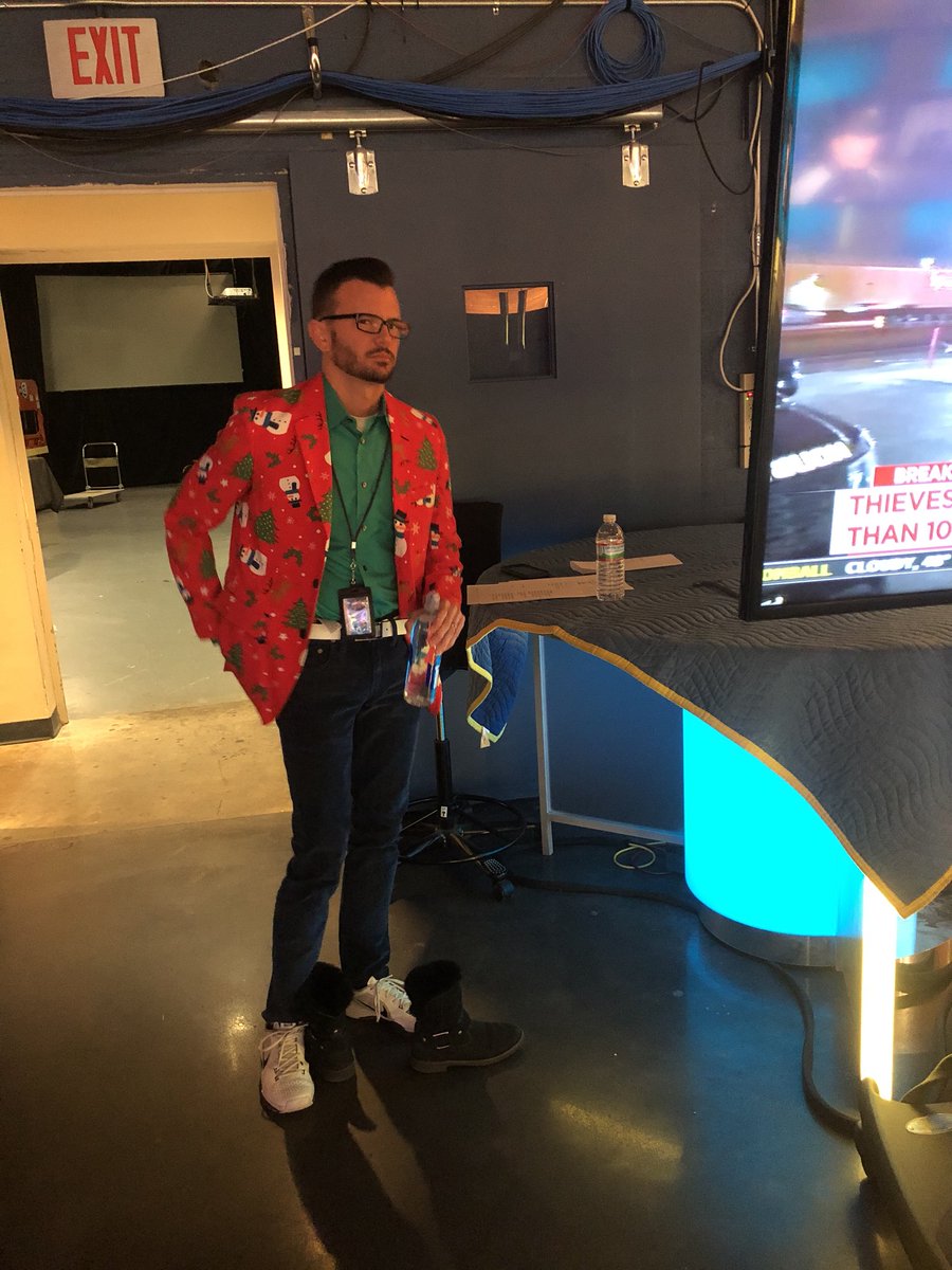 PatriciaABC13's tweet photo. My final Studio shots with the team! #ABC13 #FreeStuffFriday https://t.co/ZZY6ZzwALL