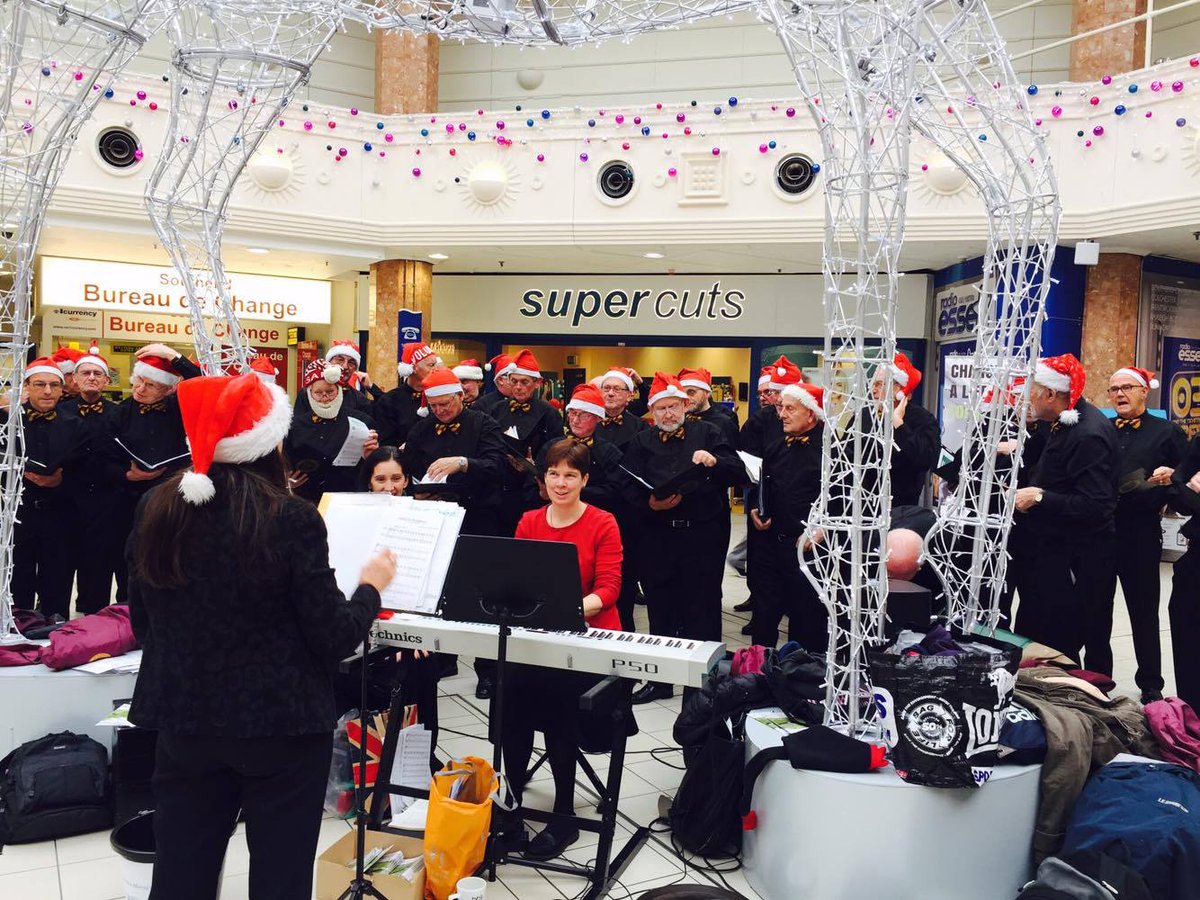 LOMVC's tweet photo. Christmas Cheer!! LOMVC sings Christmas Music at The Royals, Southend, between 11 am and 2 pm tomorrow, Saturday 16th December. https://t.co/KG6VorRpxU