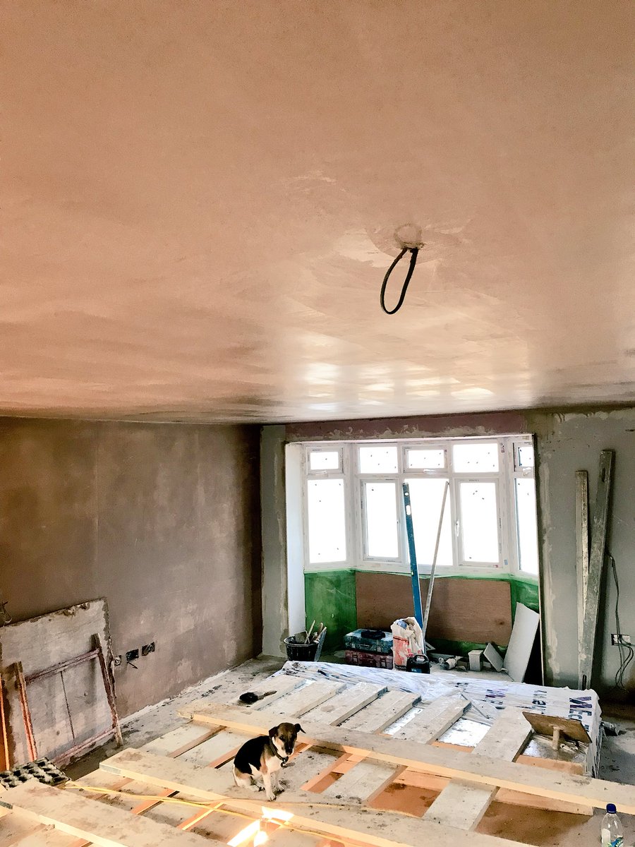 Adstheplasterer's tweet photo. 40m ceiling nearly done , 1 more hit , bit of tacking then it’s the weekend 🤗 https://t.co/ccXSFLGEaL