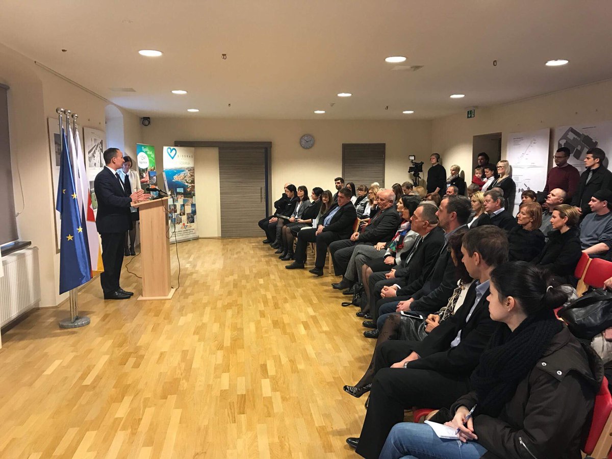 TadejSlapnik's tweet photo. Razpršeni hotel Konjice je odprt ! 1. Lokacija #DvorecTrebnik 2. Lokacija #RančDravinja 3. Lokacija #Zlatigrič #SLOdelujemo #RoadmapSLO https://t.co/k5UUW4LVKK