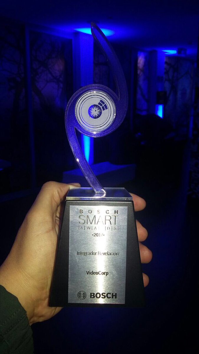Victor_Conce's tweet photo. Este jueves #Videocorp🇨🇴, recibió un importante reconocimiento de #Bosch. En los #BoschSmartAwards2017.
#IntegradorRevelacion.
Tremendo trabajo del equipo comercial y técnico que este año ha desarrollado proyectos de Implementacion #AV de sistemas de sonido 🔊 #BoschPro https://t.co/1OSMTqNY2w