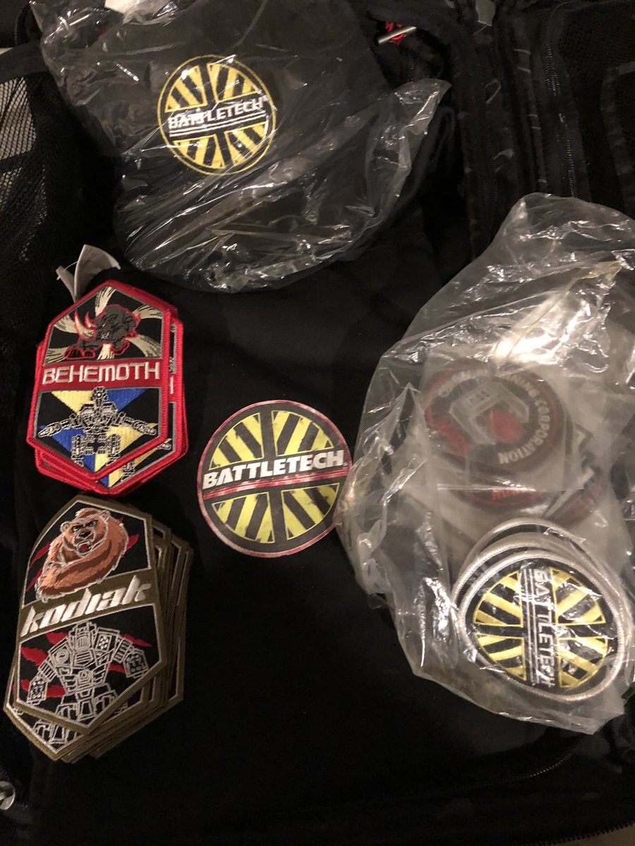 VirtualWorldLLC's tweet photo. We gave away a box full of VWE #BattleTech and #Red Planet swag at #MechCon2017. I wonder if our merch person will notice. #FreemanJack #CMC @BattleTech_Game @PiranhaGames @catalystgamelab @WeBeHarebrained https://t.co/c3CiHoLFib