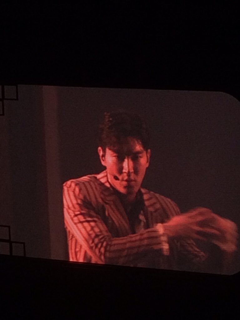 SJF_Siwonest's tweet photo. 171215 #SUPERSHOW7 #SS7inSeoulDay1 SIWON https://t.co/O4NlGm9SOl