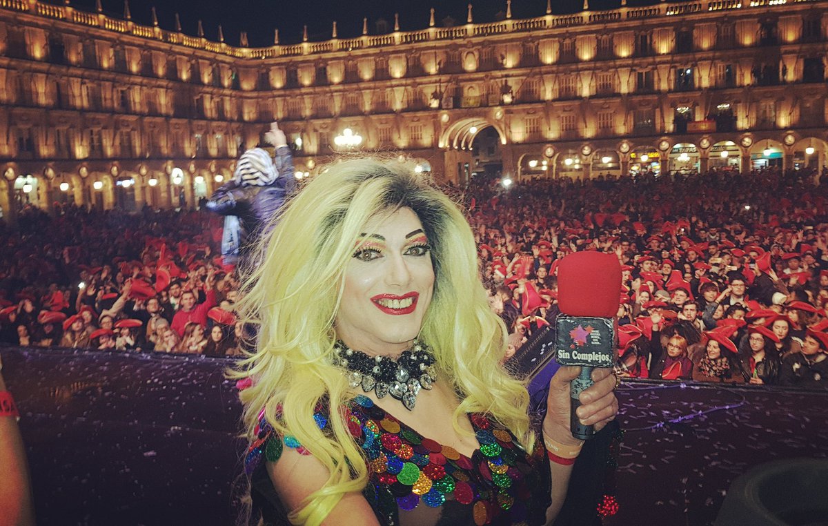 angelacanalla's tweet photo. Ayer en la #Nu2017 de #salamanca dandolo todo para #tv @gentesincomplejostv #la8 #cyltv #lacanallaontour #lacanalladrag https://t.co/otnep6wGCc