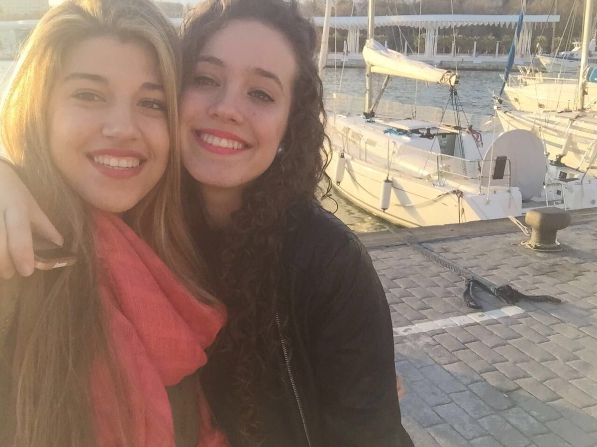 marinapsantos_'s tweet photo. Prometo no protestar tanto a cambio de que @carlota_vp pueda ver a Pablo antes de irse al extranjero #PabloAlborán #MadridPrometoQue https://t.co/PrczYjDOdD