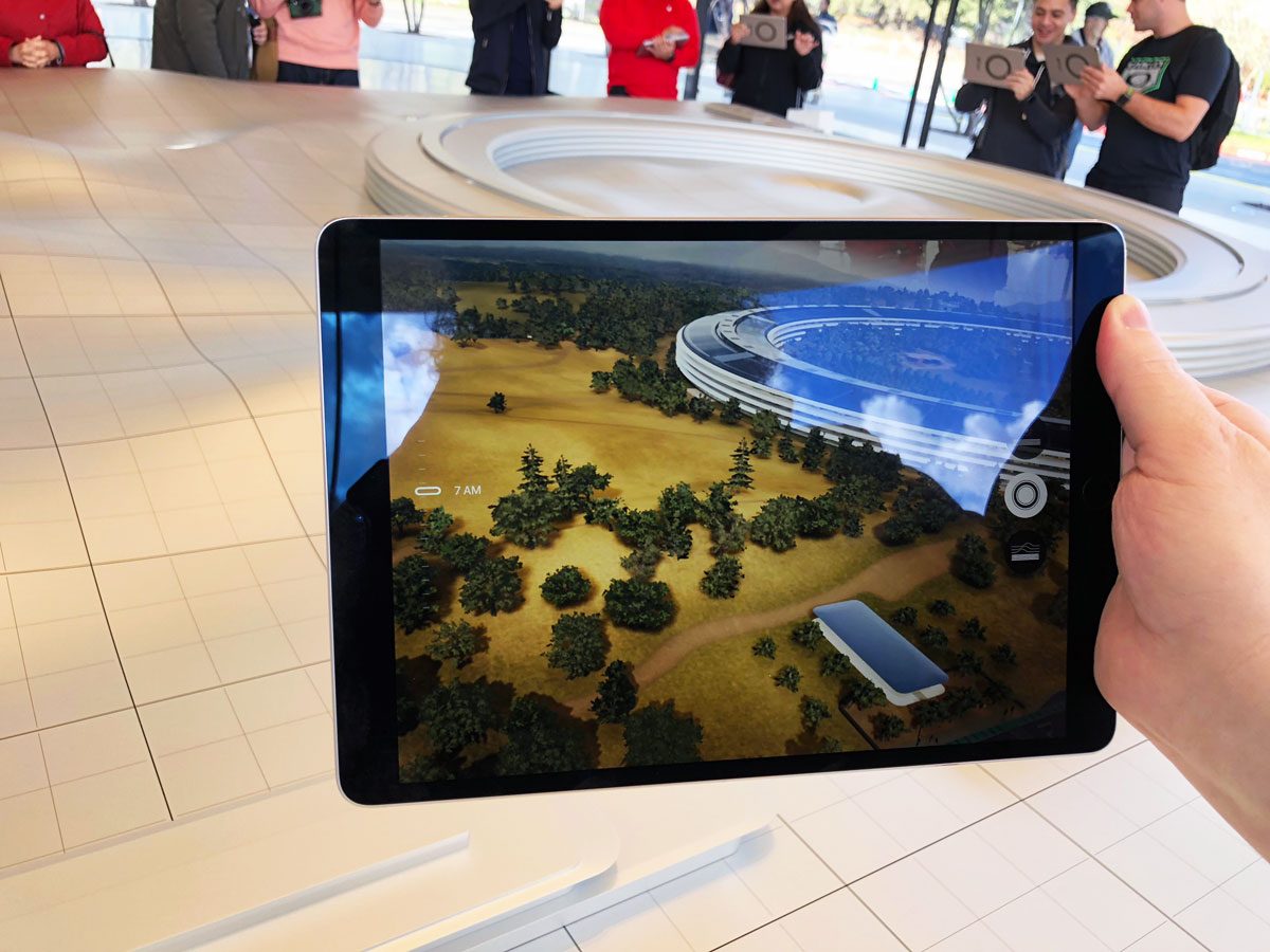 akson_ch's tweet photo. #Apple Park Augmented Reality #Experience - #ApplePark #AugmentedReality #C #Cupertino #InfiniteLoop #IPad #Mobile #Spaceship #VisitorCenter https://t.co/2UoMyPDmY0 https://t.co/cNYxFh03tq