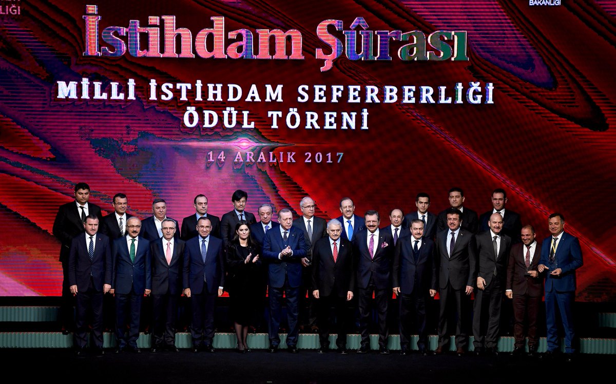 Biga TSO Başkanı Şadan Doğan, Bşk.Yard.Melih Akyıl, TOBB Genel Kurul Delegesi ve Meclis Üyesi Hüseyin Erdoğan, Cumhurbaşkanımız Recep Tayyip Erdoğan’ın himayelerinde 14 Aralık 2017 Perşembe günü Külliyede gerçekleştirilen "Milli İstihdam Seferberliği Ödül Törenine" katıldı.
