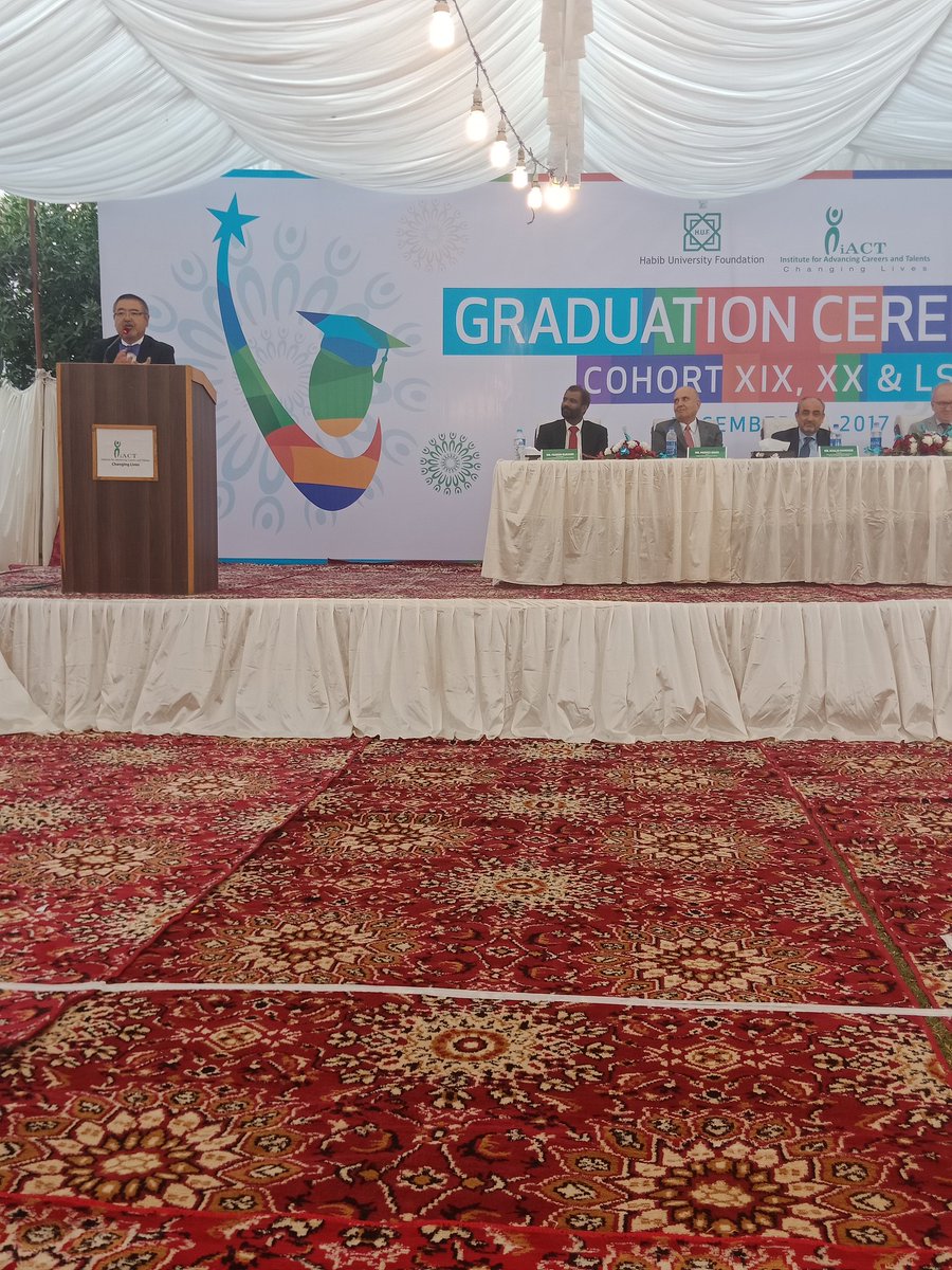 iACTHUF's tweet photo. @Kimihide Ando in conversation with students 

#GraduationCeremony https://t.co/mK8UmPVFwe