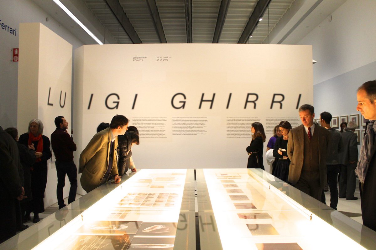 Museo_MAXXI's tweet photo. "Il viaggio è dentro all'immagine, è dentro al libro".
Dalla realtà esterna al paesaggio rappresentato: da oggi al MAXXI puoi immergerti in #LuigiGhirriAtlante, il viaggio immaginario di un grande fotografo italiano >>https://t.co/jbfQTxIcrR #PFR2017 https://t.co/a4Wlo5QTgi